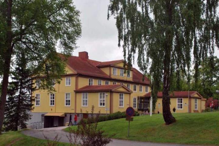 Stf Ljungskile Folkhoegskola Hostel And Hotel Exterior foto